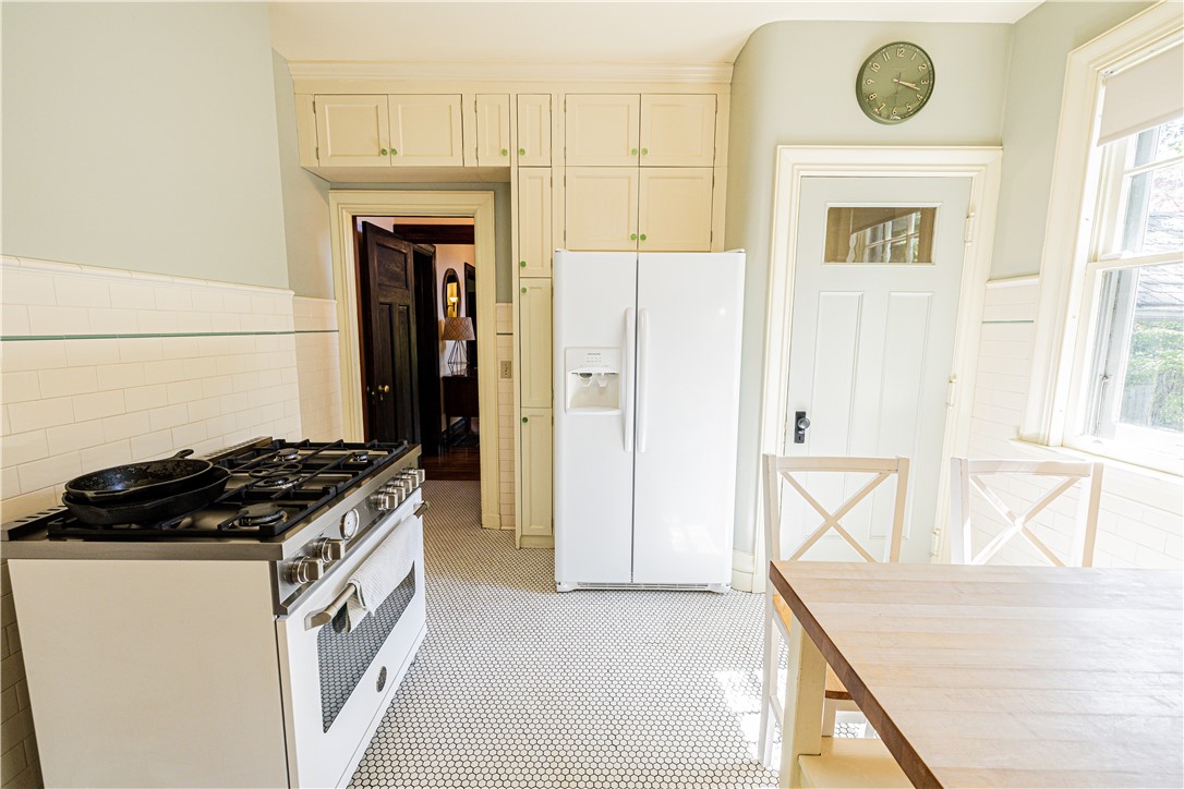 1440 Highland Avenue Rochester, NY 14620 - Photo 11 of 34
