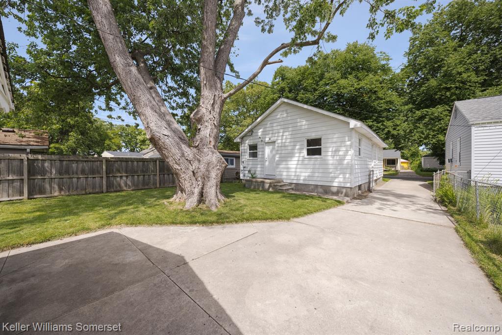 2115 Leitch Road Ferndale, MI 48220 - Photo 23 of 30