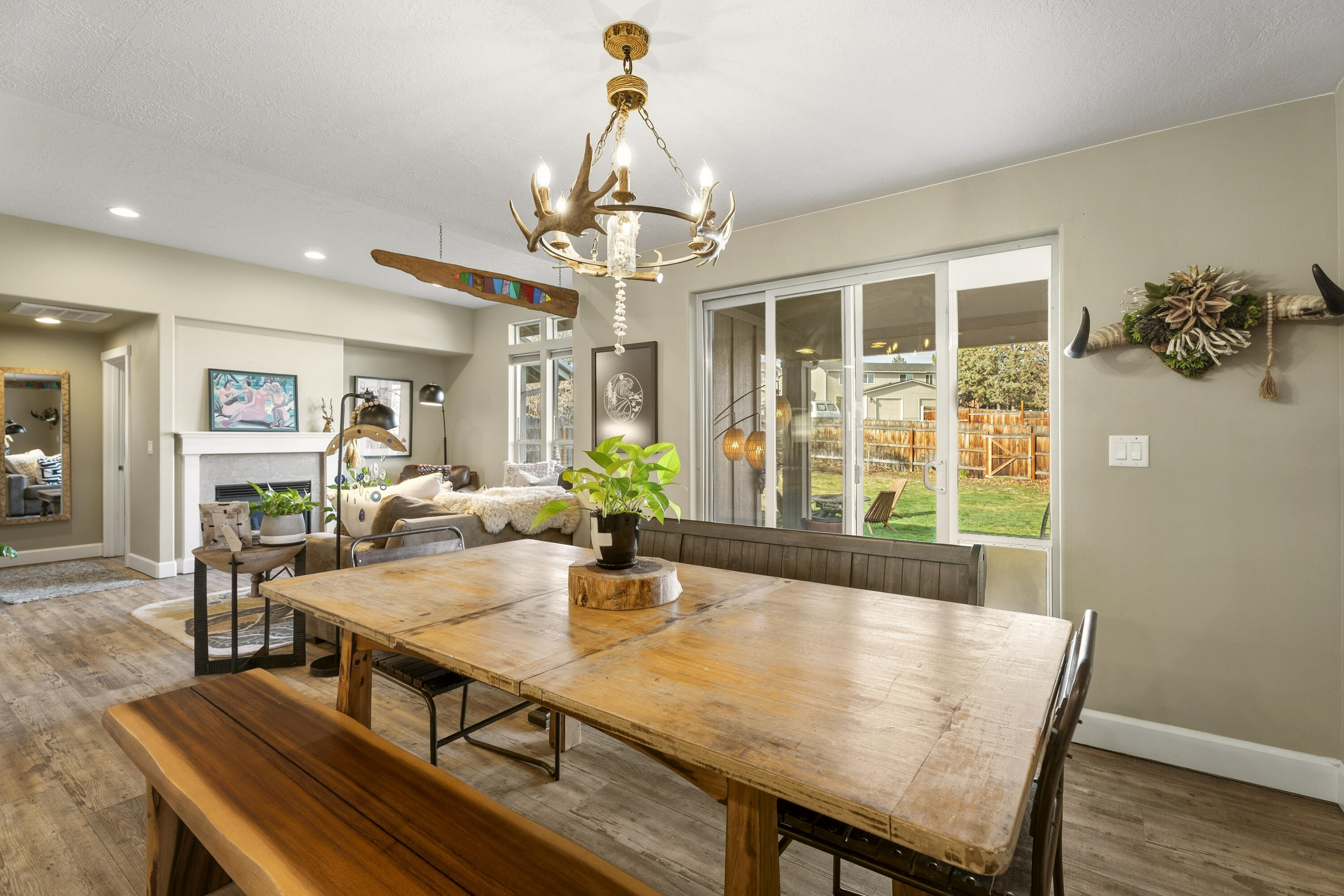 2845 Southwest 31st Street Redmond, OR 97756 - Photo 13 of 33 17-Dining Room