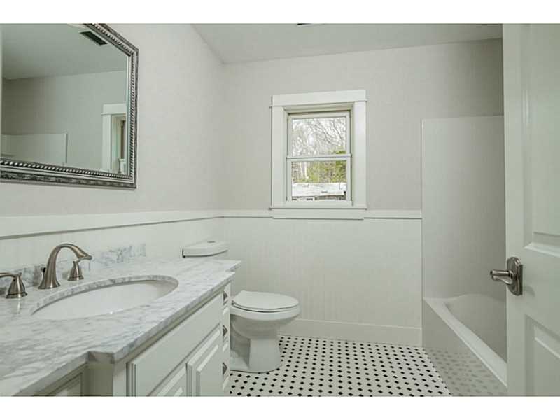 8 Gershwin Road Westerly, RI 02891 - Photo 8 of 25 Bathroom.