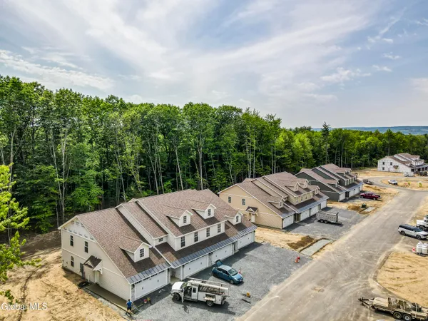 $370,000 | 143 Carriage Boulevard, Rotterdam, NY 12306