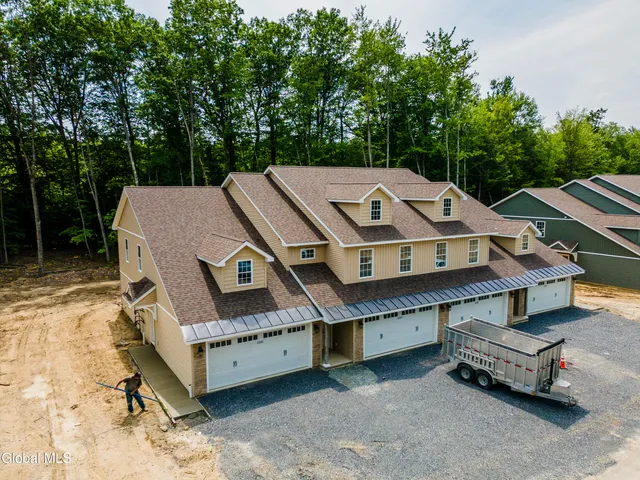 $370,000 | 143 Carriage Boulevard, Rotterdam, NY 12306