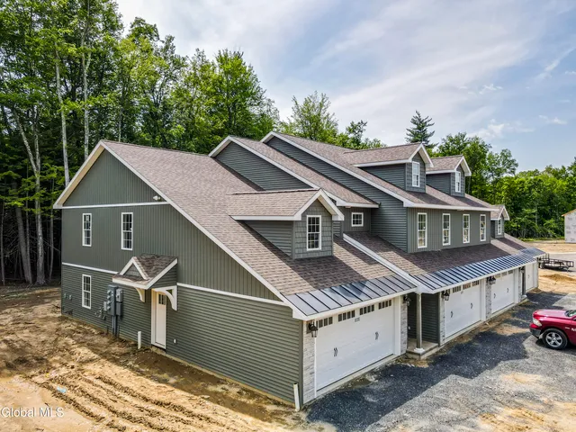 $370,000 | 143 Carriage Boulevard, Rotterdam, NY 12306