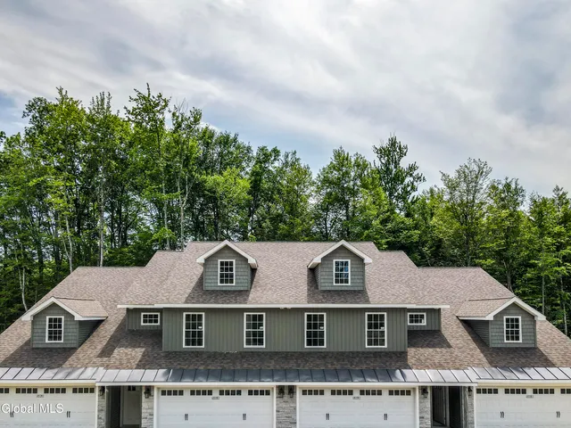 $370,000 | 143 Carriage Boulevard, Rotterdam, NY 12306