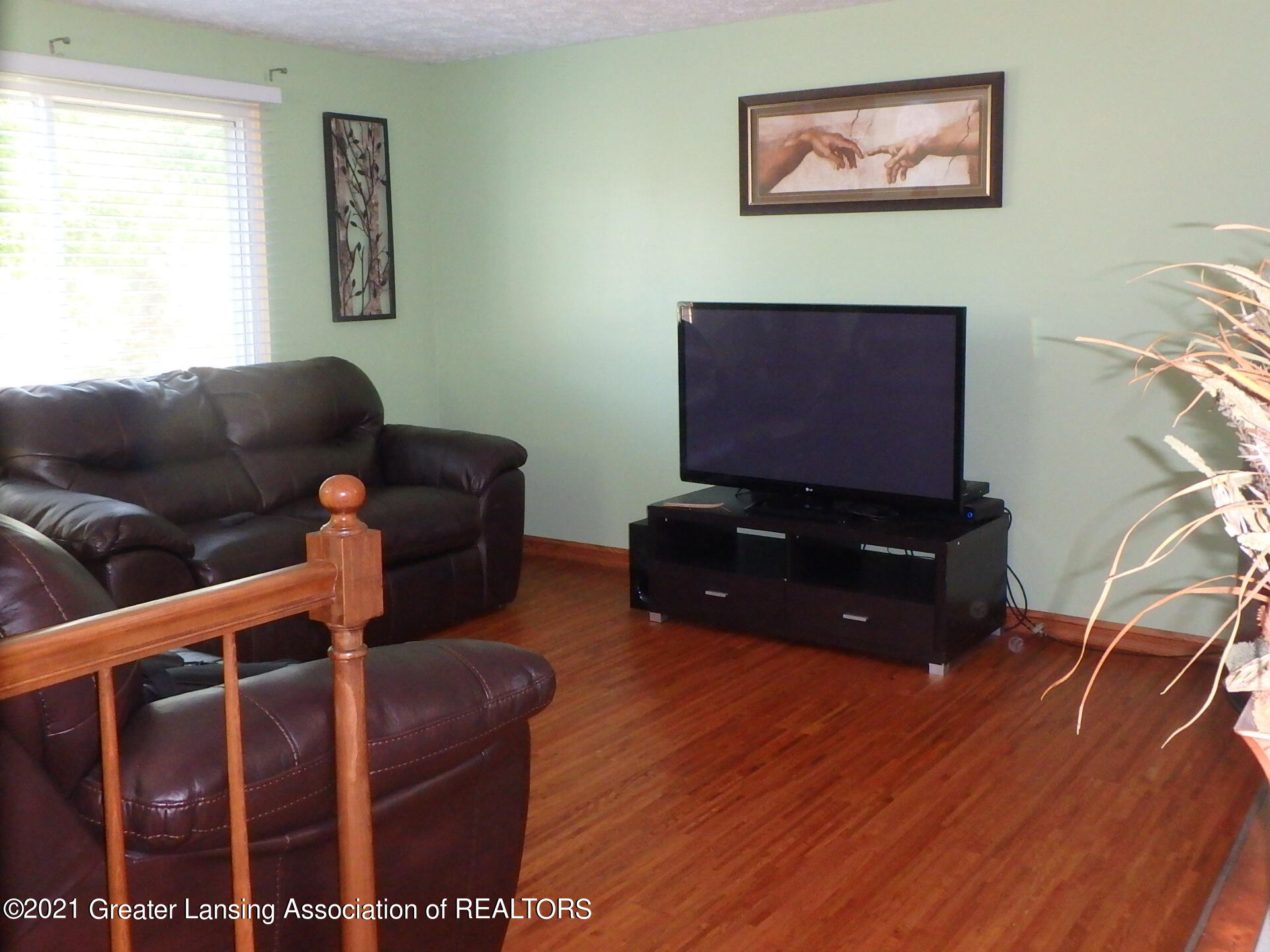 5905 Rockingham Drive Lansing, MI 48911 - Photo 8 of 30 liv room occupied