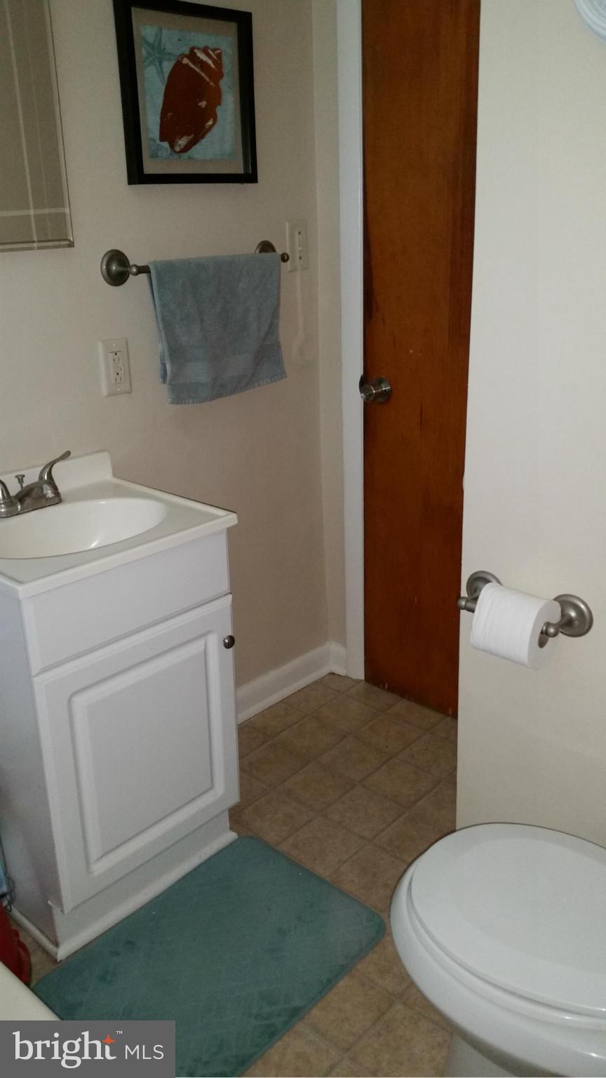 307 Valley Mill Road Winchester, VA 22602 - Photo 7 of 14 Bath