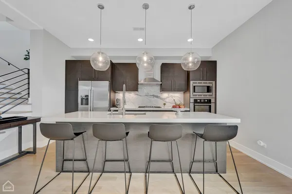 $8,000 | 1312 West Madison Street, Unit 4A, Chicago, IL 60607