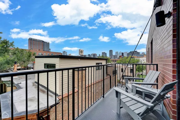 $8,000 | 1312 West Madison Street, Unit 4A, Chicago, IL 60607