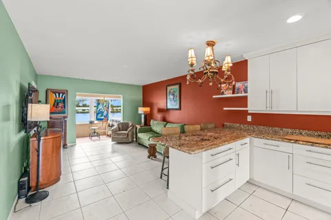 $199,000 | 1118 Lake Terrace, Unit 217H, Boynton Beach, FL 33426