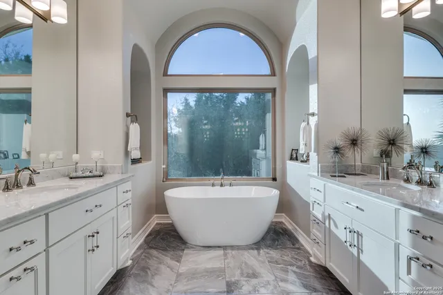 $1,275,000 | 21335 Rembrandt Hill, San Antonio, TX 78256