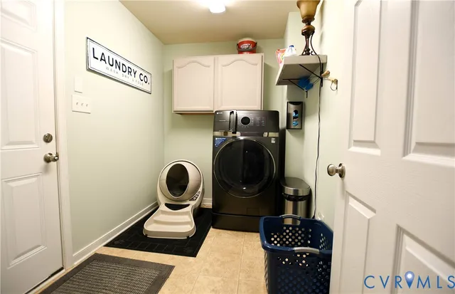 a view of entryway and workspace