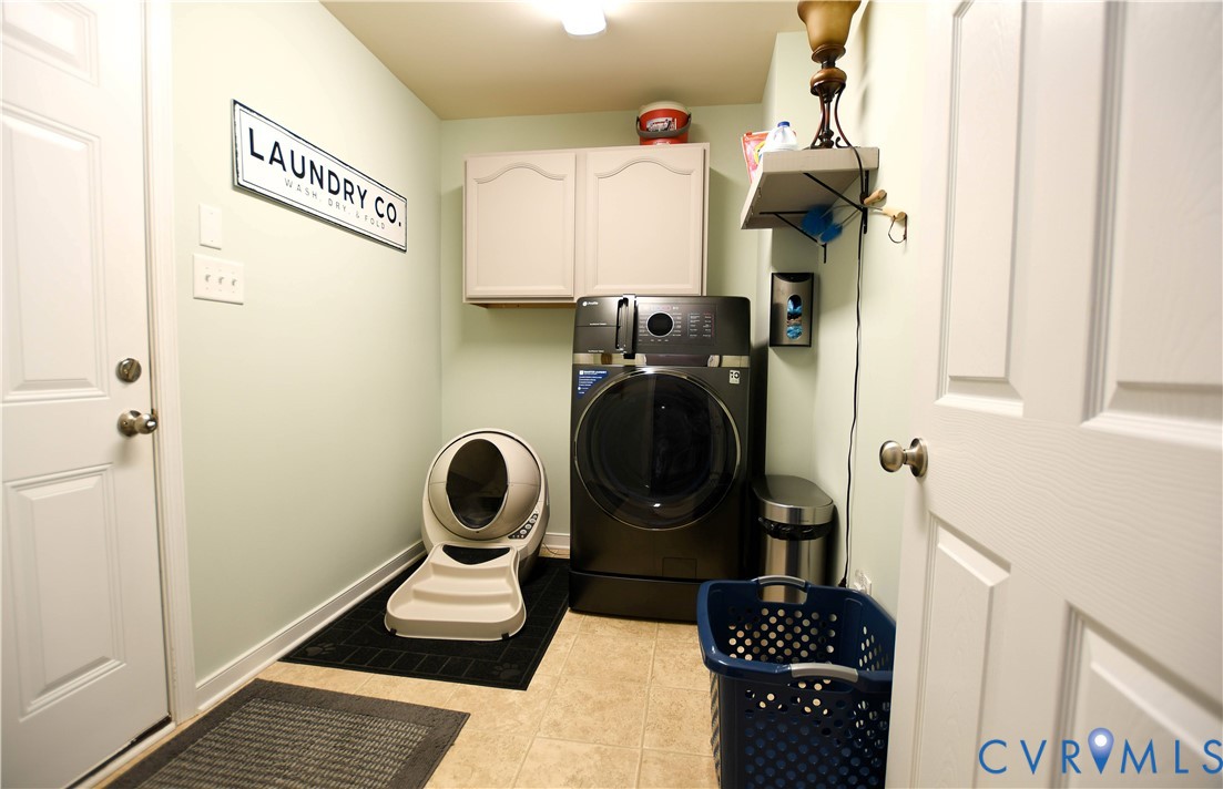 696 Anne Lane Aylett, VA 23009 - Photo 17 of 27 a view of entryway and workspace