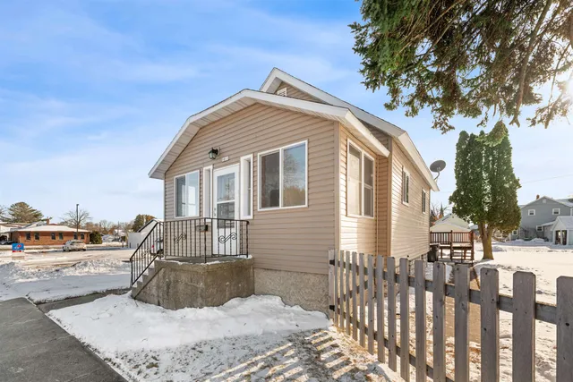 $177,500 | 1011 14th Avenue, Menominee, MI 49858