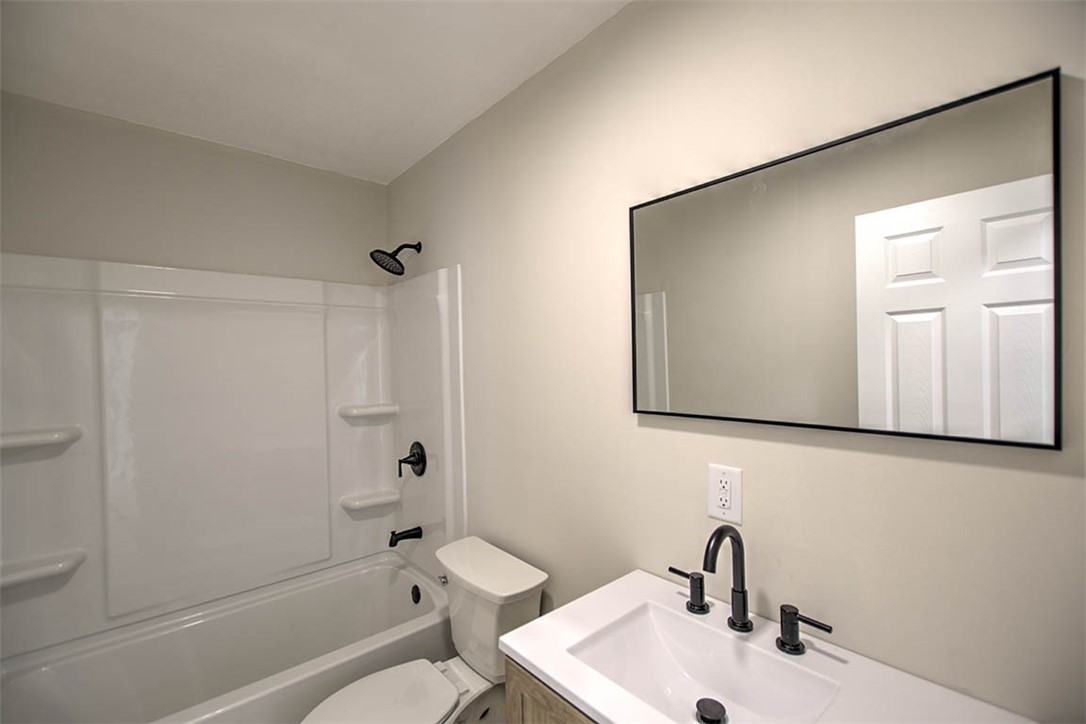 3185 South Wheatland Road Decatur, IL 62521 - Photo 23 of 32 Gallery Image 23