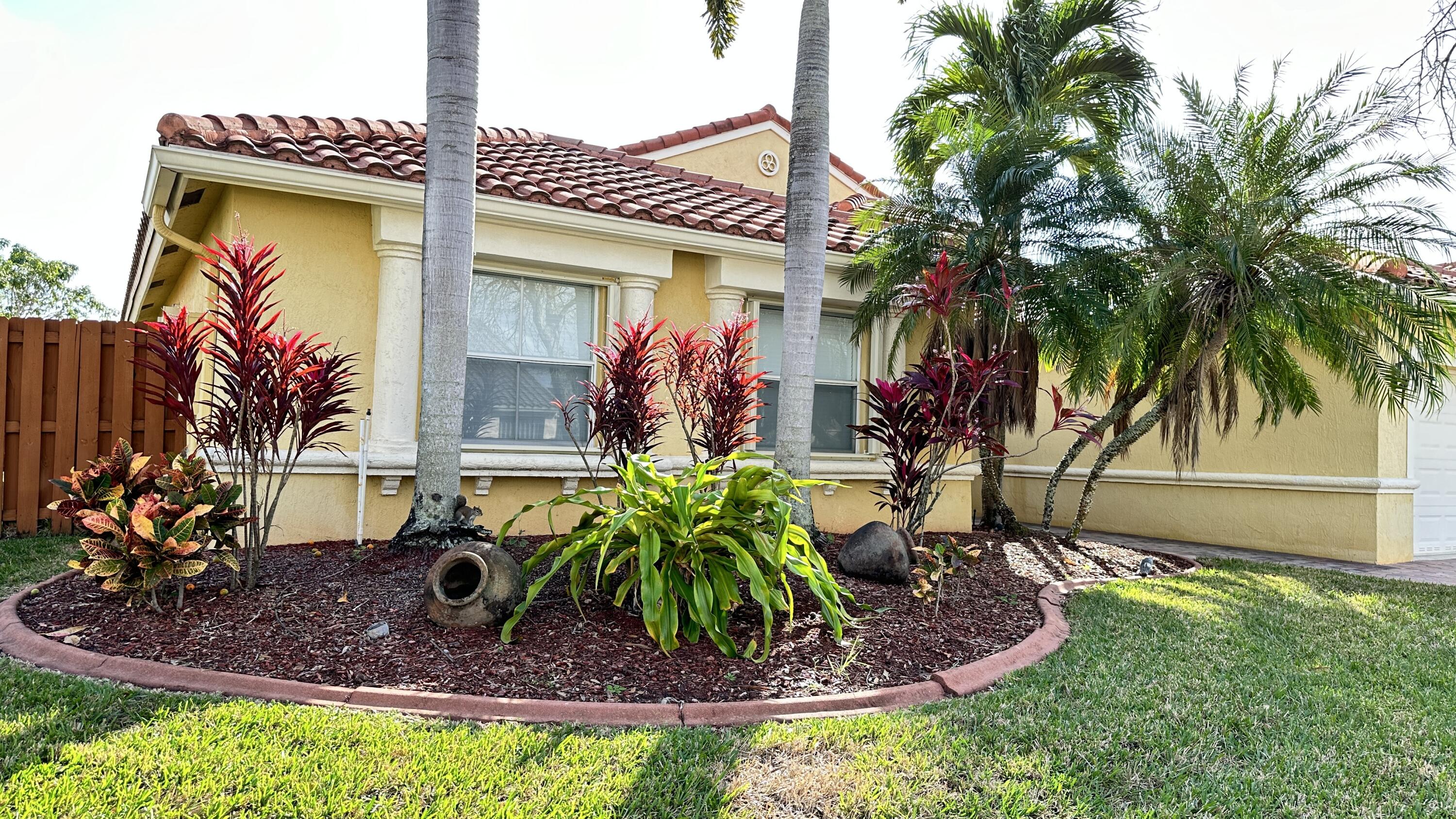 19010 Southwest 10th Street Pembroke Pines, FL 33029 - Photo 4 of 59 IMG_4528