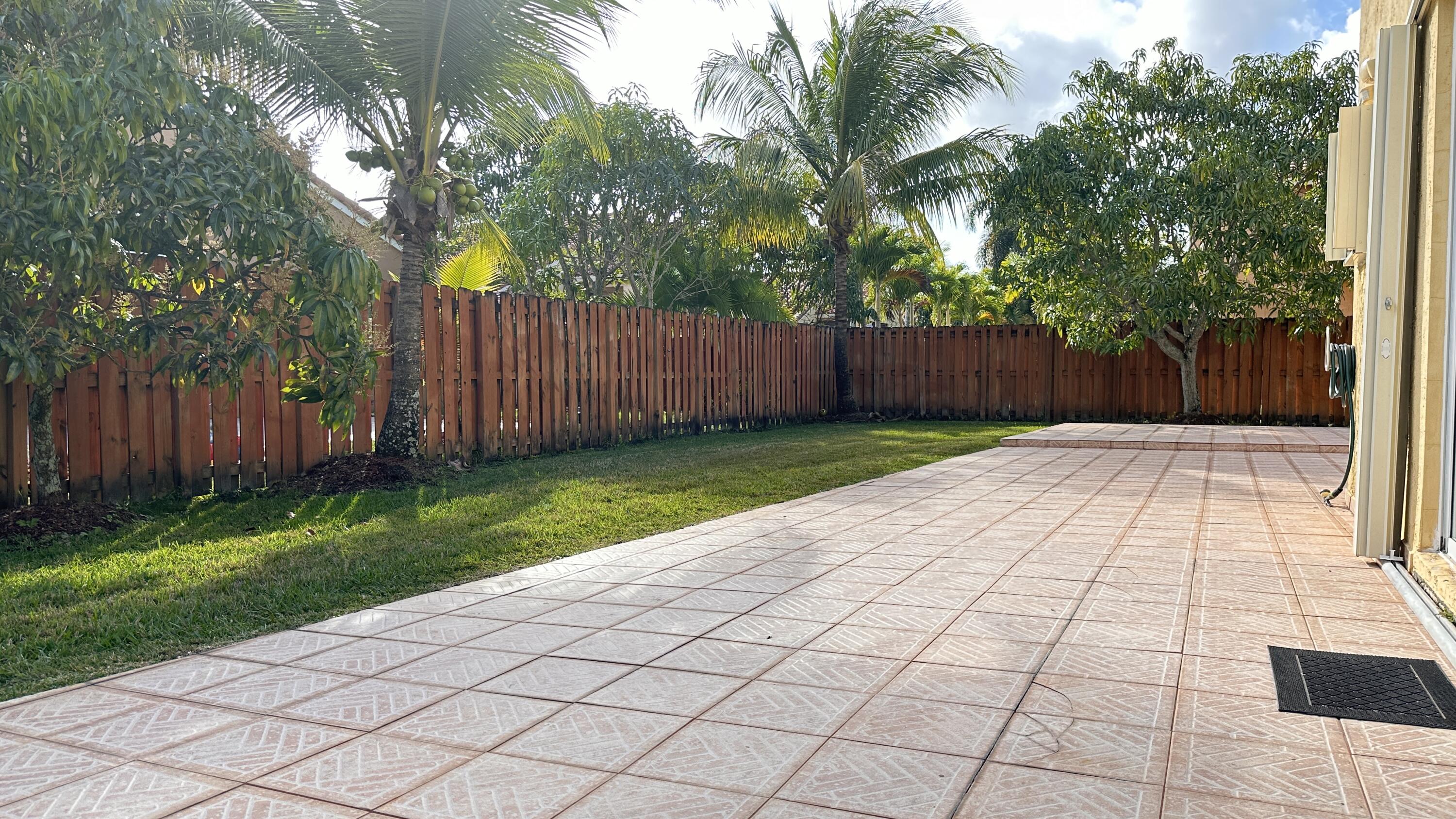 19010 Southwest 10th Street Pembroke Pines, FL 33029 - Photo 47 of 59 a view of a backyard