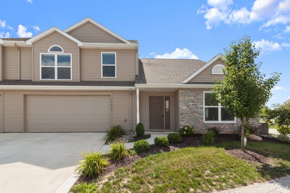 10027 Oak Trail Road Fort Wayne, IN 46825 - Photo 1 of 32