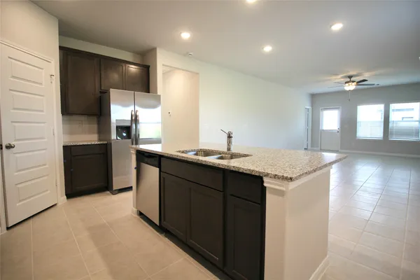 $2,350 | 8411 Sweet Cherry Lane, Magnolia, TX 77354