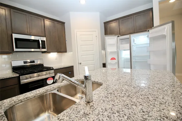$2,350 | 8411 Sweet Cherry Lane, Magnolia, TX 77354