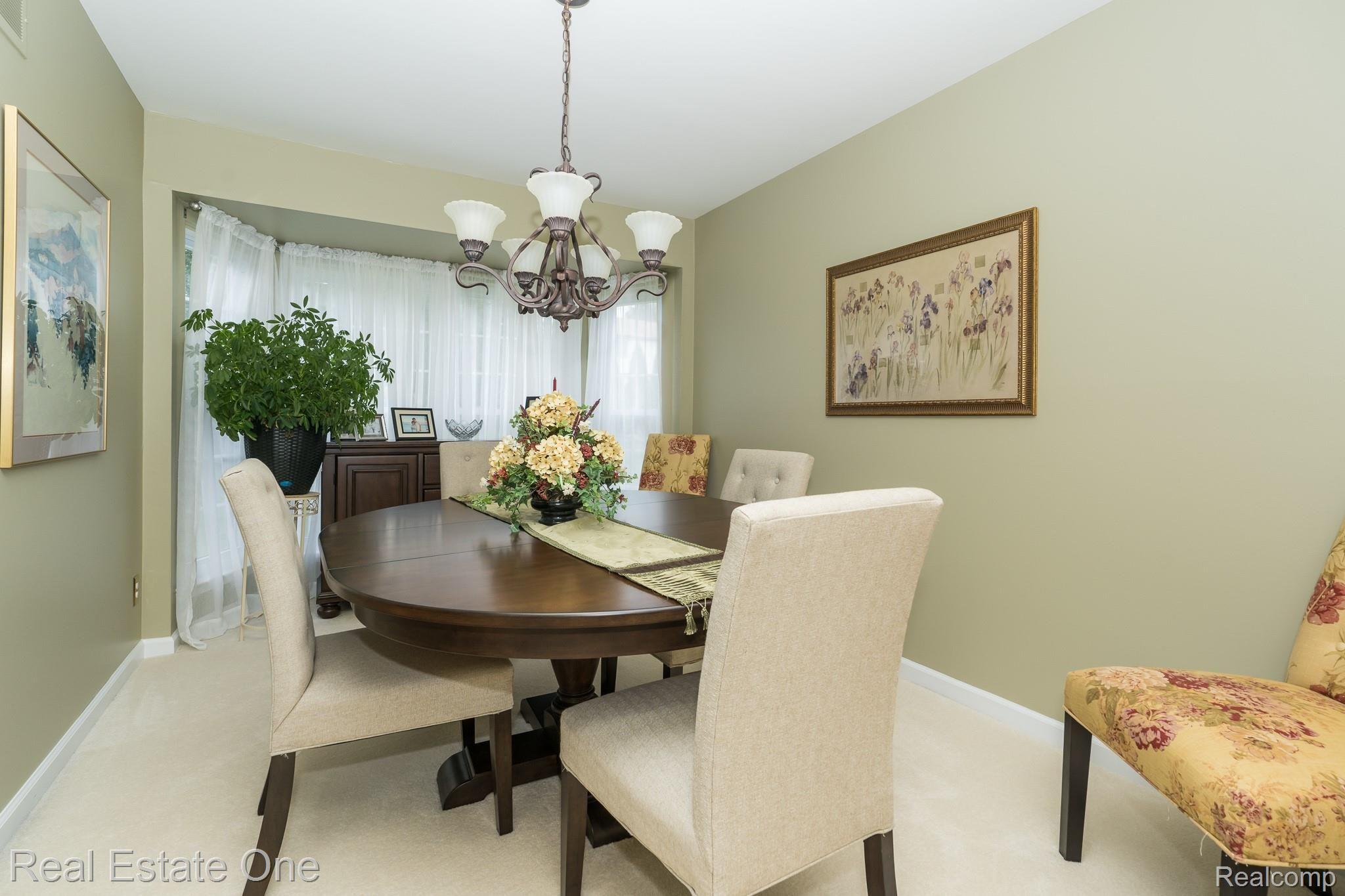 190 Parsons Lane Rochester, MI 48307 - Photo 5 of 22 Parsons MLS-W004.jpg