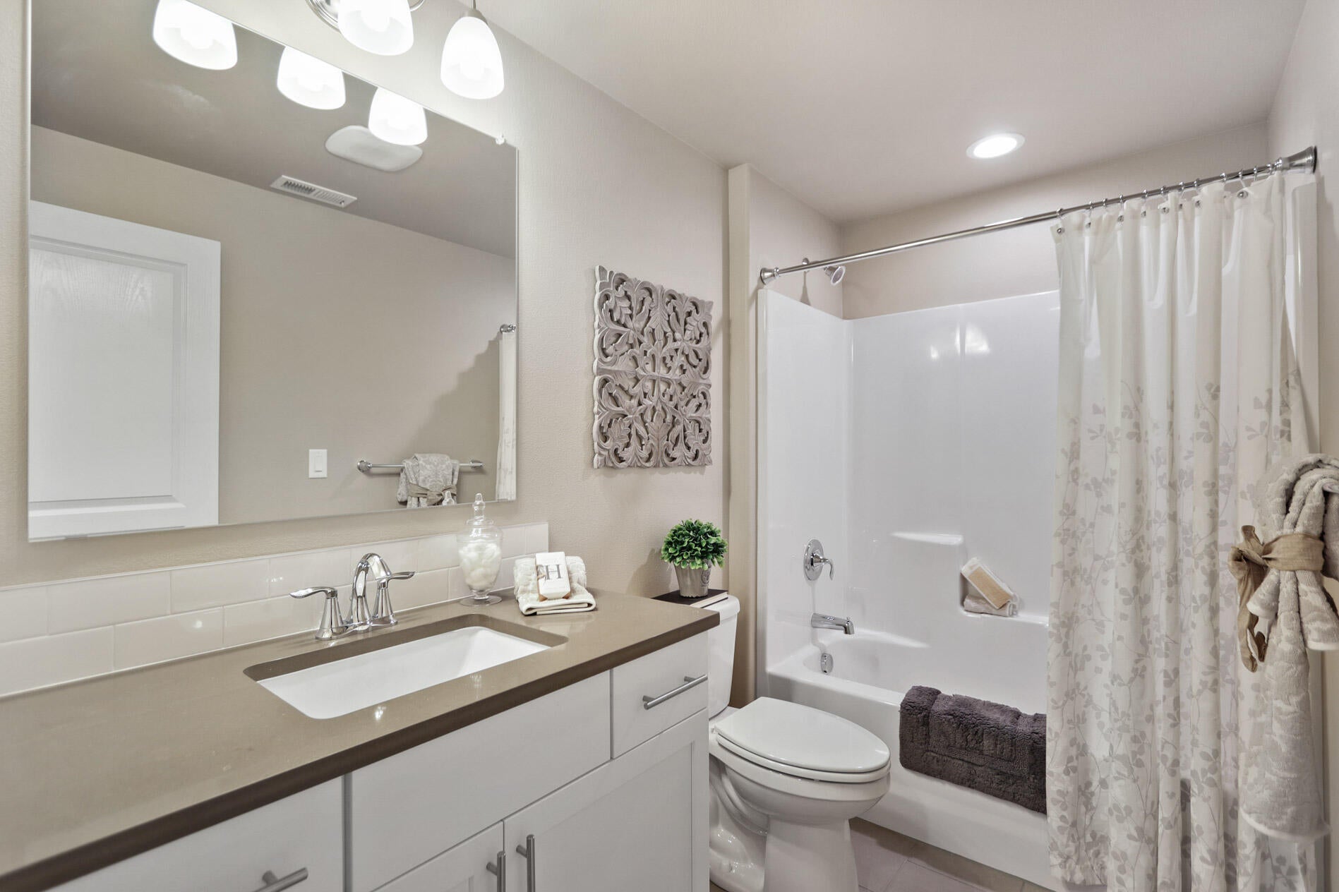 650 North Reed Street Sisters, OR 97759 - Photo 19 of 19 Talent - Bathroom 2