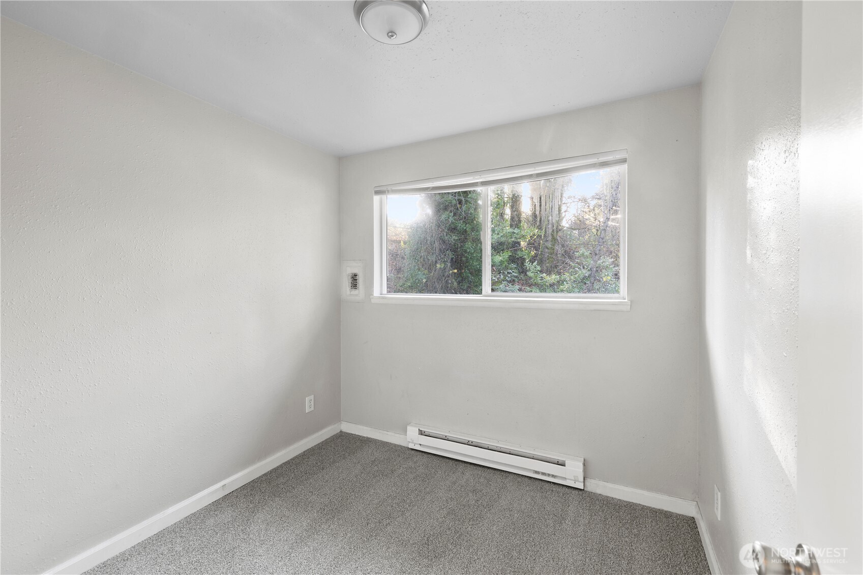 4809 South 252nd Place Kent, WA 98032 - Photo 3 of 5 an empty room with a window