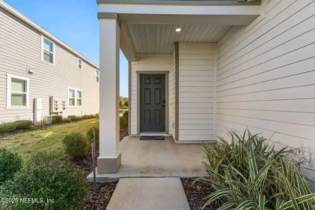 a view of a house with backyard and garden