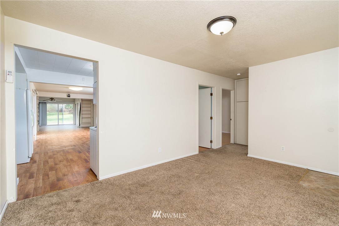 3248 Laurel Road Longview, WA 98632 - Photo 3 of 22 Gallery Image 3