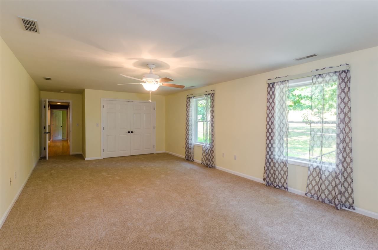 172 Old Derry Road Hudson, NH 03051 - Photo 24 of 40