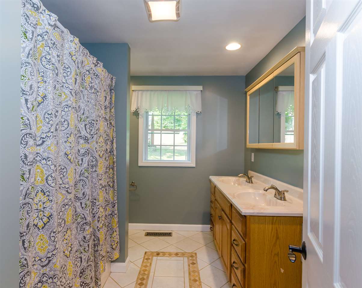 172 Old Derry Road Hudson, NH 03051 - Photo 36 of 40
