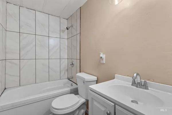 $68,000 | 1410 West Flamingo Avenue, Unit 72, Nampa, ID 83651