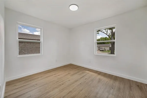 $305,000 | 1409 Southmoor Drive, Arlington, TX 76010
