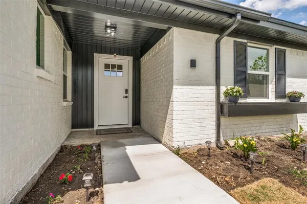 $305,000 | 1409 Southmoor Drive, Arlington, TX 76010