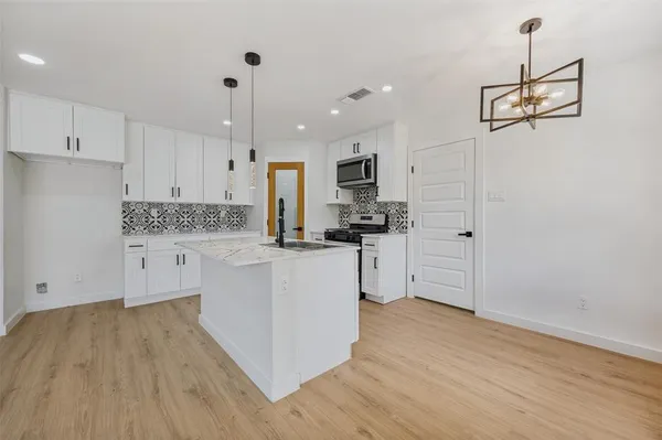 $305,000 | 1409 Southmoor Drive, Arlington, TX 76010