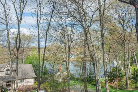 $930,000 | 7 Fernwood Trail, Mountain Lakes, NJ 07046