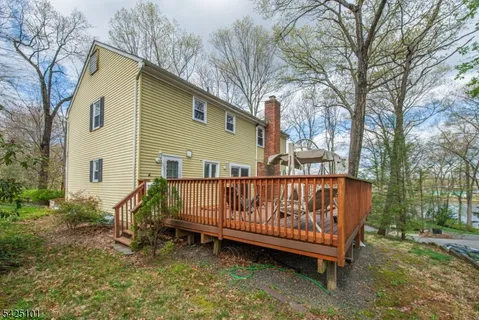 $930,000 | 7 Fernwood Trail, Mountain Lakes, NJ 07046