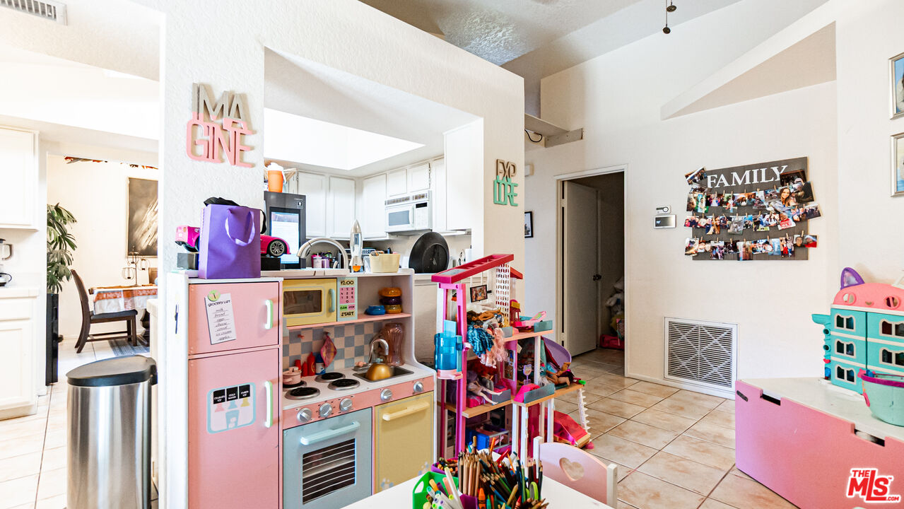 69817 Brookview Way Cathedral City, CA 92234 - Photo 13 of 38