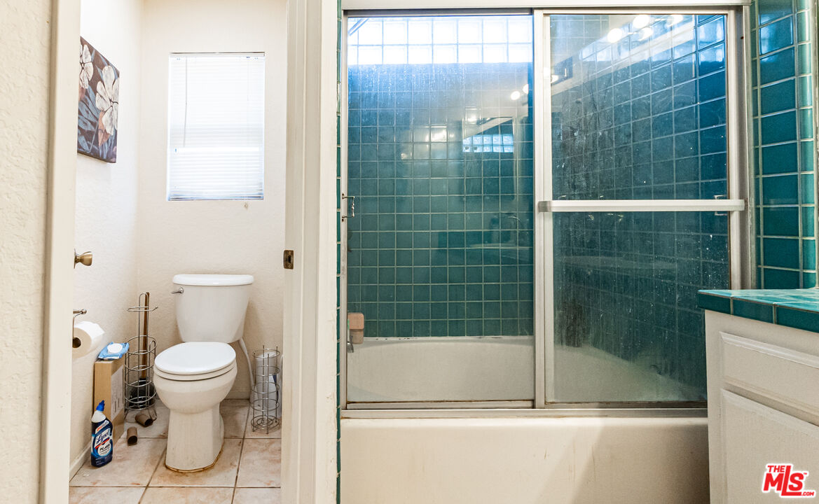 69817 Brookview Way Cathedral City, CA 92234 - Photo 21 of 38 a bathroom with a toilet and a shower
