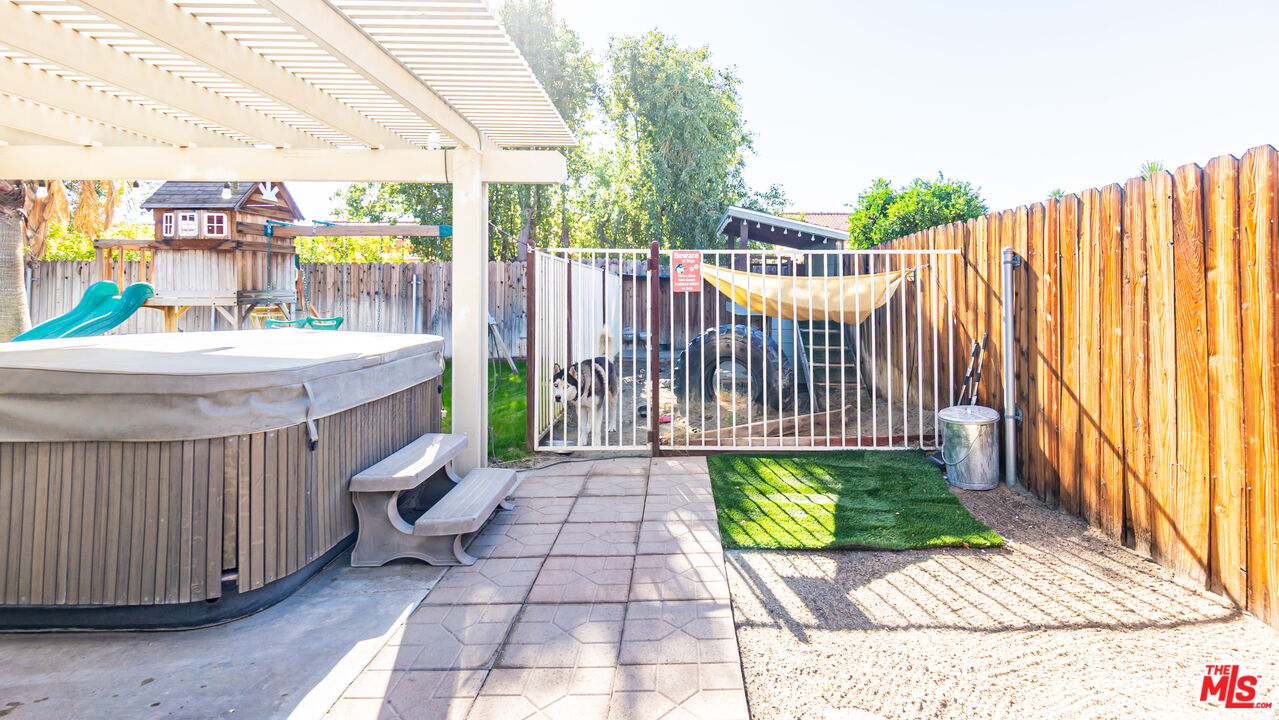 69817 Brookview Way Cathedral City, CA 92234 - Photo 34 of 38 a view of a backyard with sitting area