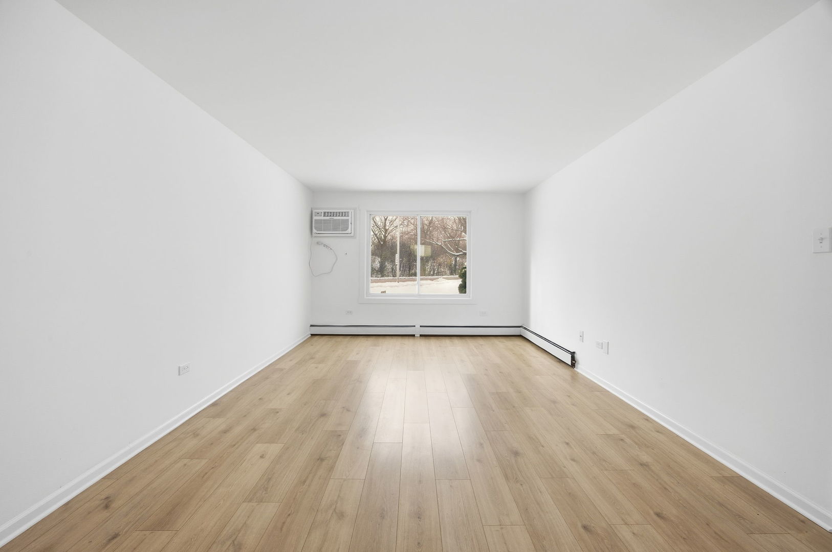 4654 West 131st Street, Unit 1S Alsip, IL 60803 - Photo 6 of 10 an empty room with wooden floor and windows