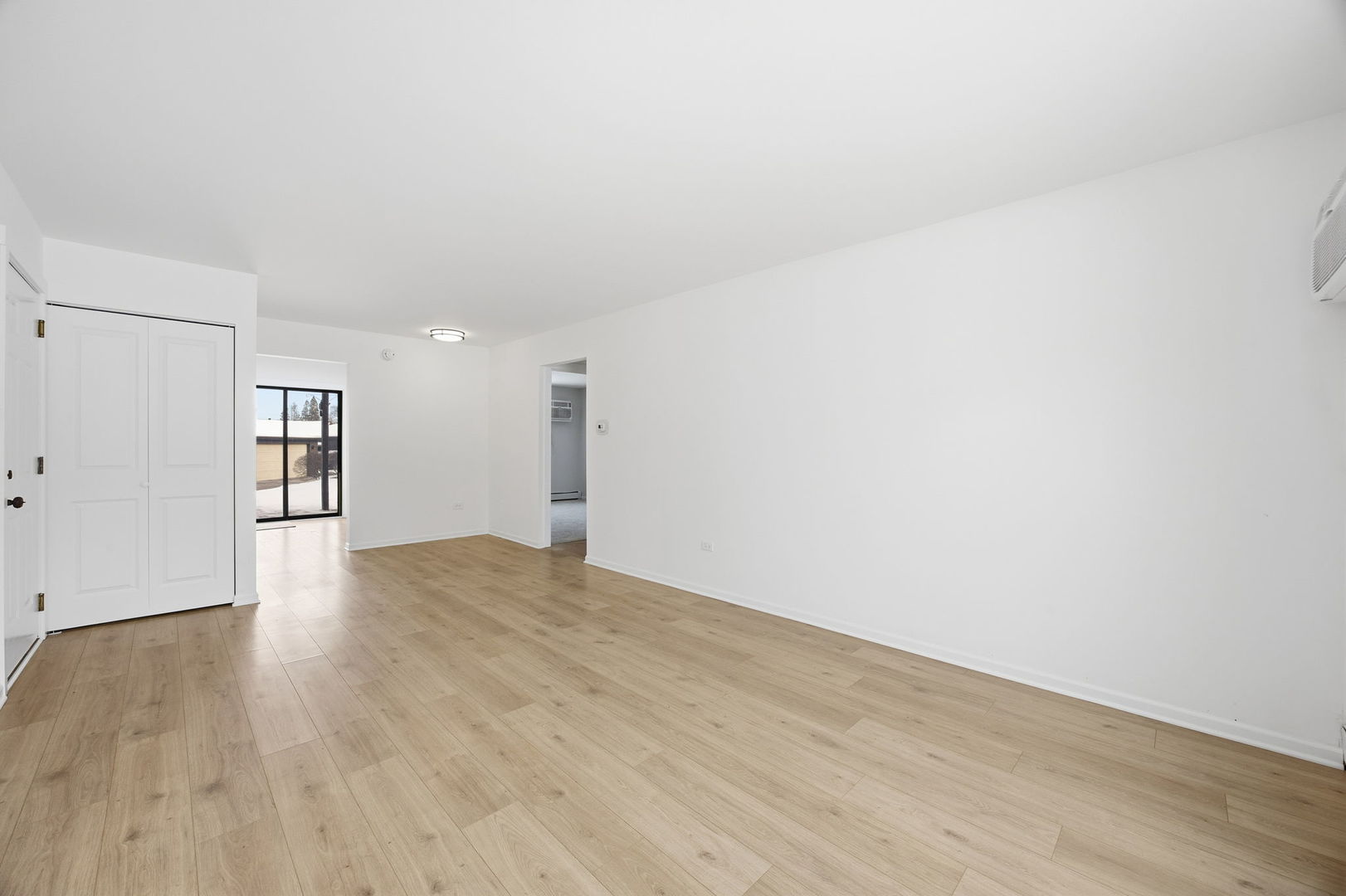 4654 West 131st Street, Unit 1S Alsip, IL 60803 - Photo 7 of 10 a view of an empty room with wooden floor