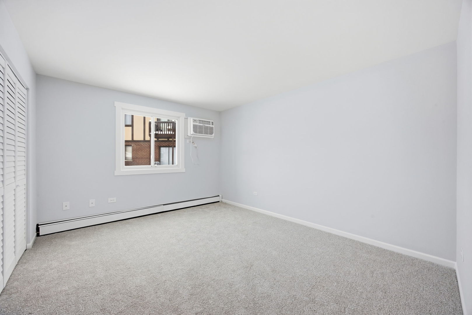 4654 West 131st Street, Unit 1S Alsip, IL 60803 - Photo 8 of 10 an empty room with windows