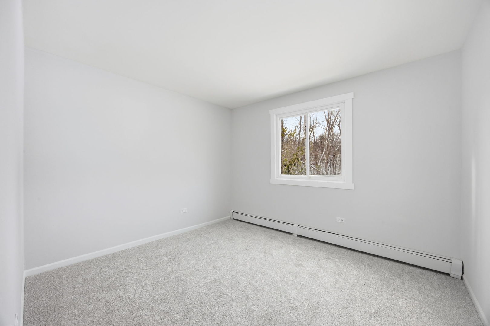 4654 West 131st Street, Unit 1S Alsip, IL 60803 - Photo 10 of 10 an empty room with a window