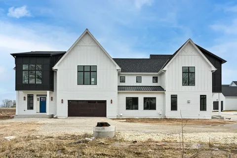 $865,000 | 496 Bastle Wynd Port, Unit 9, Port Washington, WI 53074