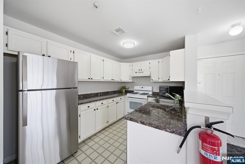 2903 Appleton Way Whippany, NJ 07981 - Photo 17 of 42