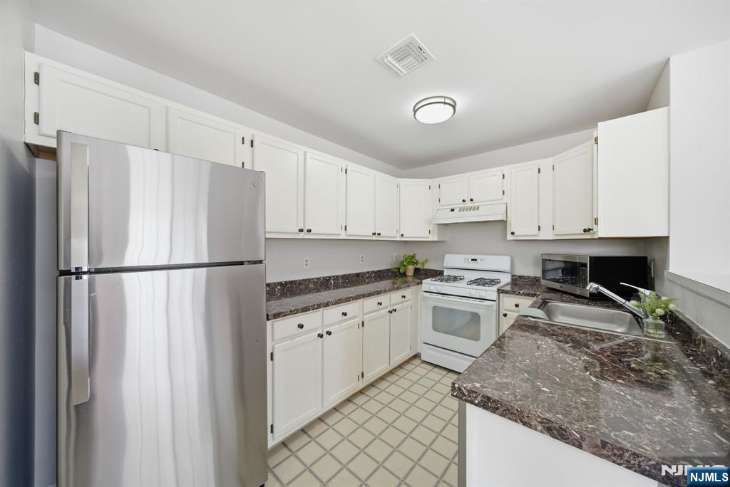 2903 Appleton Way Whippany, NJ 07981 - Photo 8 of 42