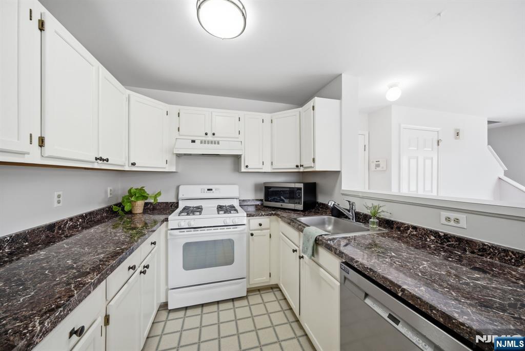 2903 Appleton Way Whippany, NJ 07981 - Photo 10 of 42