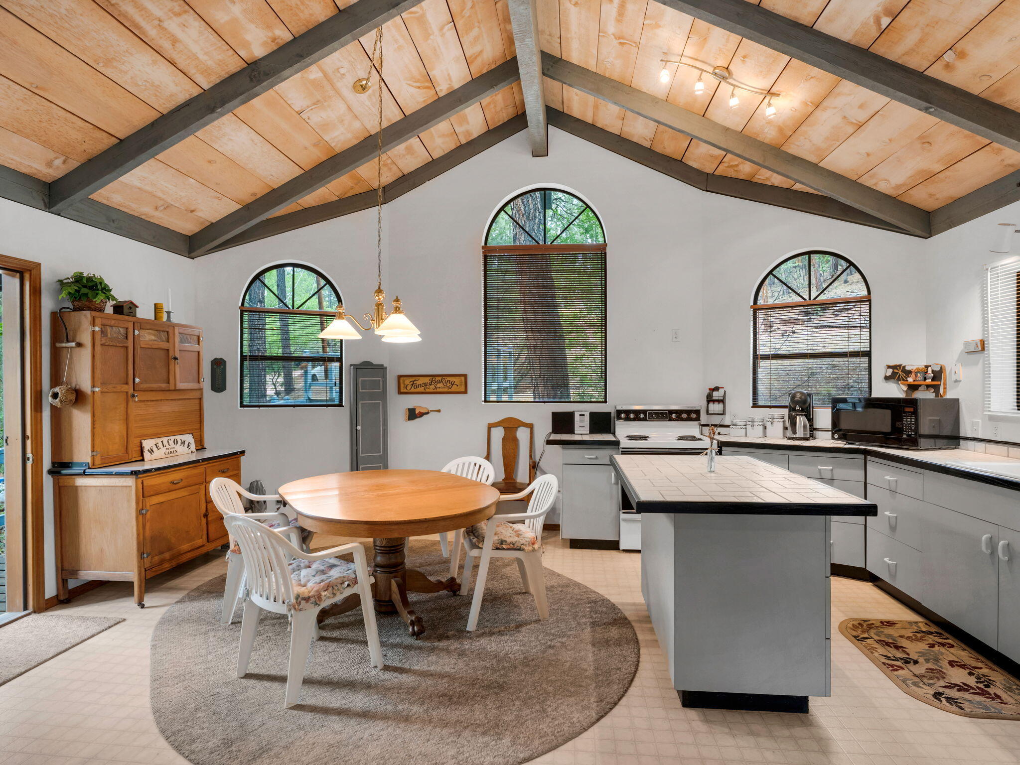 6368 Sharyn Road Pine, AZ 85544 - Photo 8 of 39