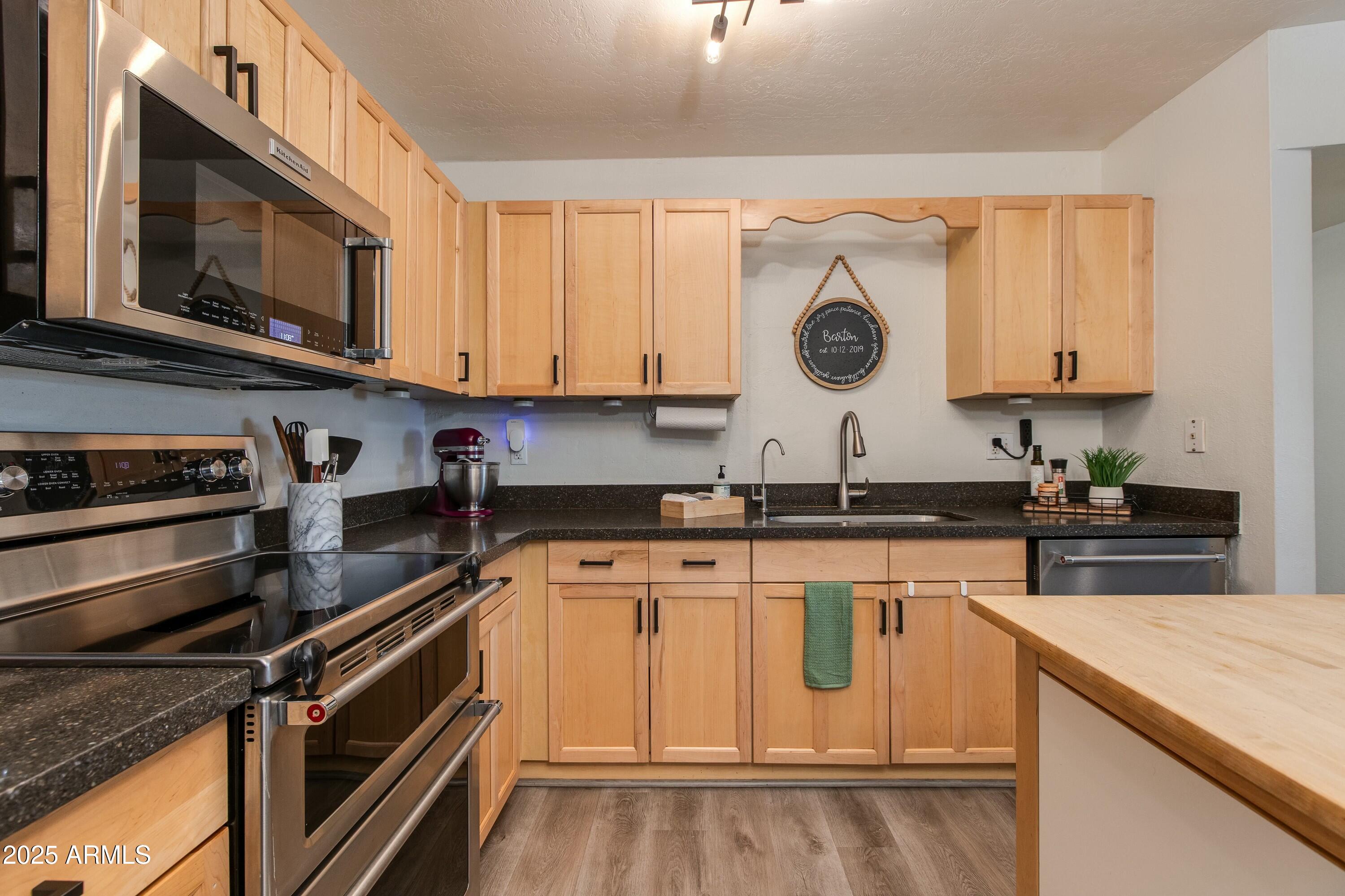 3350 West Charter Oak Road Phoenix, AZ 85029 - Photo 10 of 29 Kitchen 4