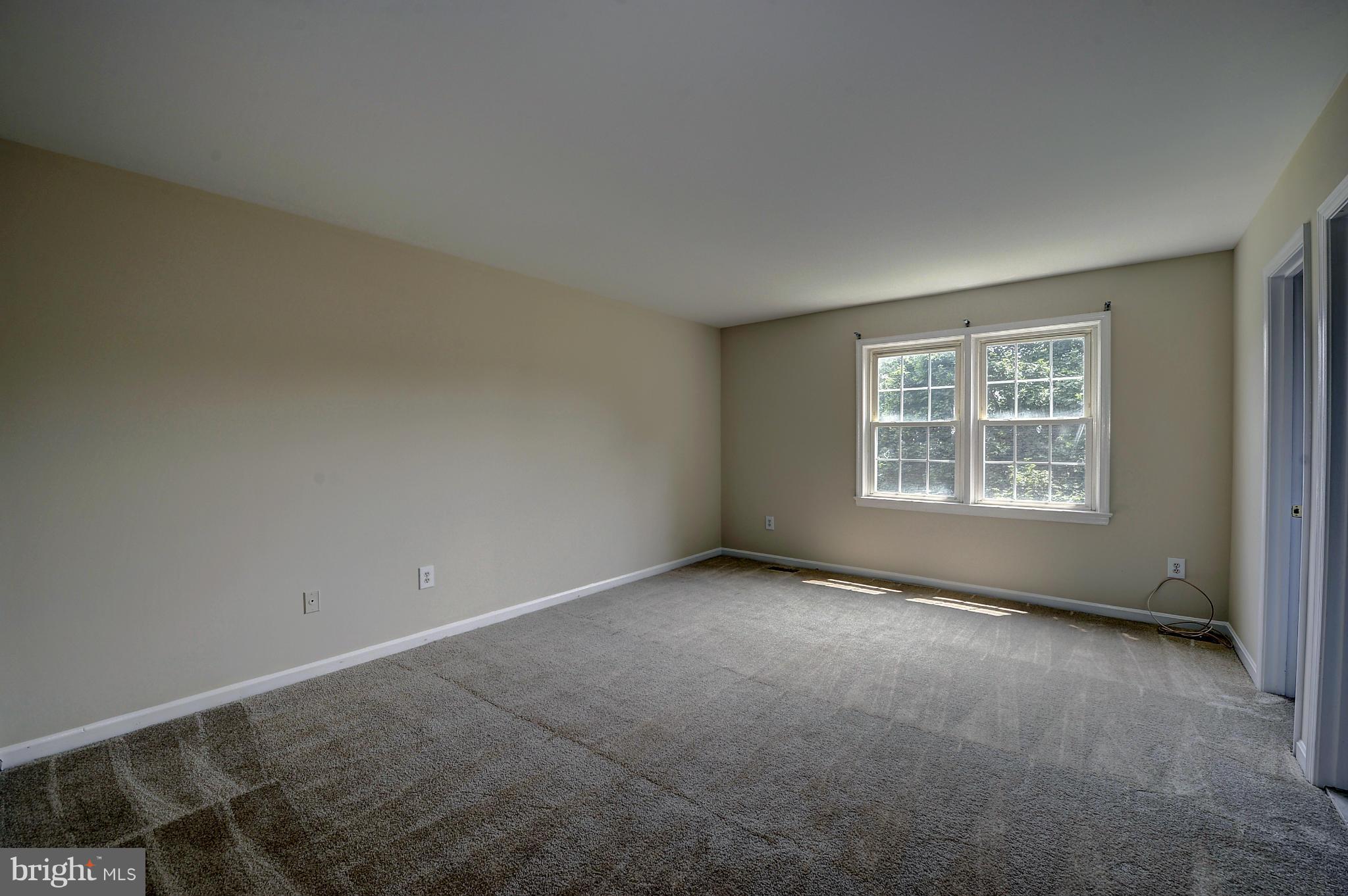 4320 Cub Run Road Chantilly, VA 20151 - Photo 20 of 30 an empty room with windows
